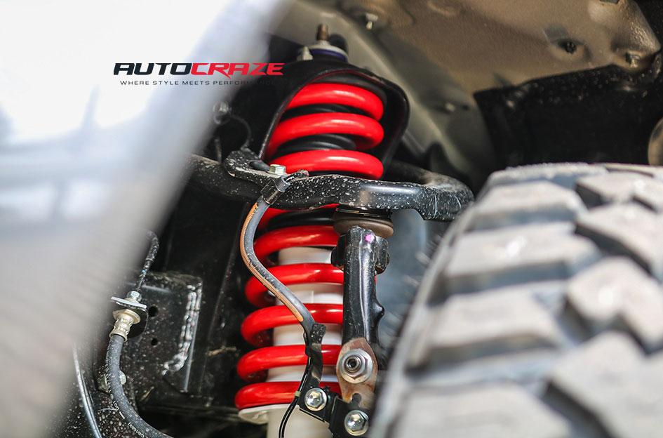 TOYOTA-HILUX-4WD-ZEPHYR-CANDY-RED-WITH-MATTE-BLACK-RING